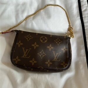 Louis Vuitton pochette accessories with gold chain excellent condition
